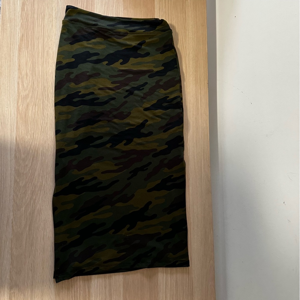 Sundry Camo midi skirt size 0